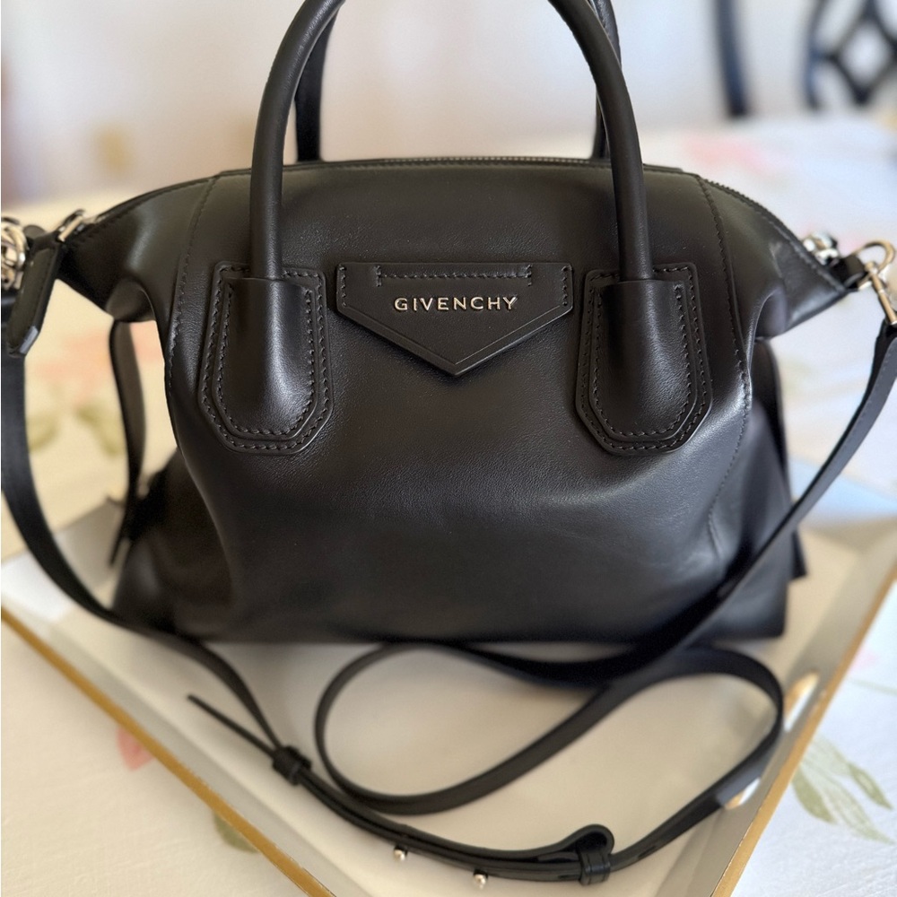Givenchy Smooth Calfskin Small Soft Antigona Black - Picture 5 of 16